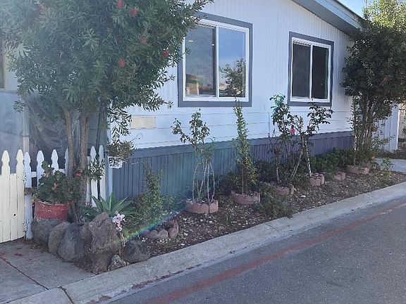 2nd image of 515 Hermitage Pl #515
