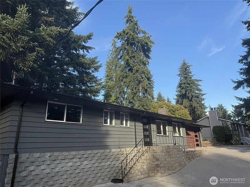 3rd image of 4515 Chrisella Road E