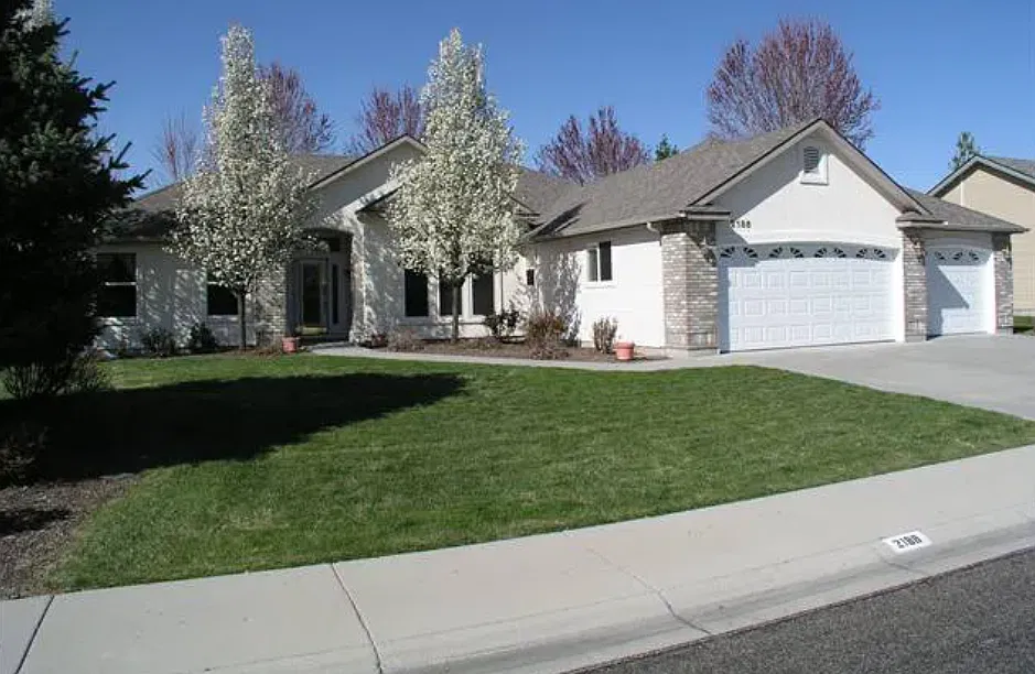 2188 Skokie Drive East - 1 — Photo 1