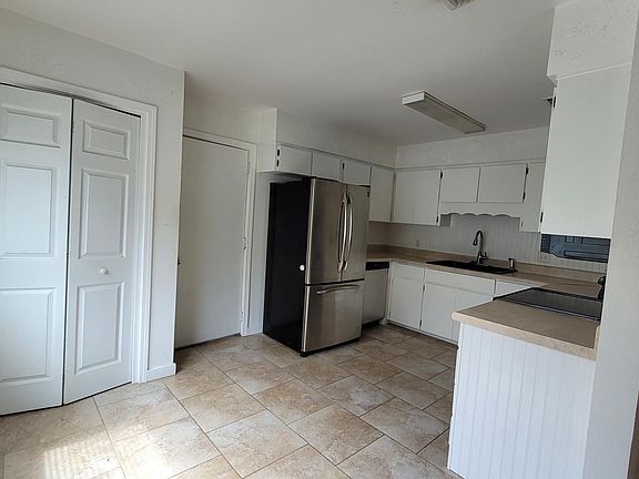 2nd image of 110 Newcastle Cir