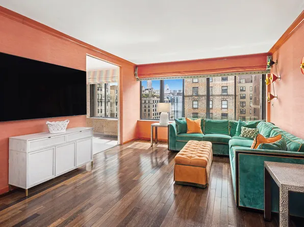 900 Park Avenue image 1 of 8