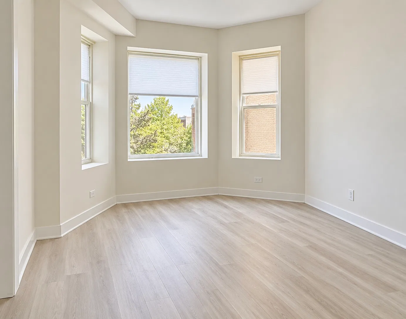 3 bed, 1400 sqft, $2,400 — Photo 2