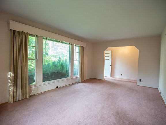 3rd image of 2705 Meadow Rose Dr