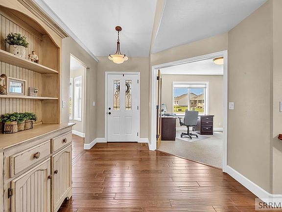 4th image of 471 Woodbridge St