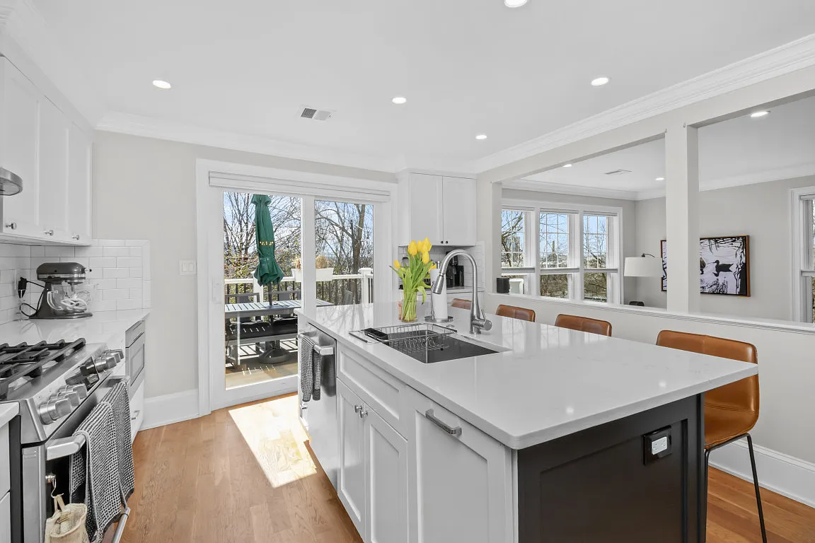 Building Photo - 322 Bunker Hill St #B