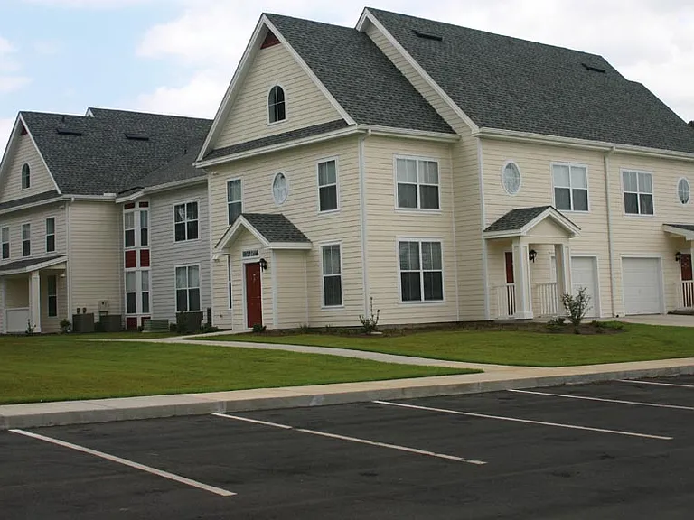Twin Oaks at Southwood — Photo 2