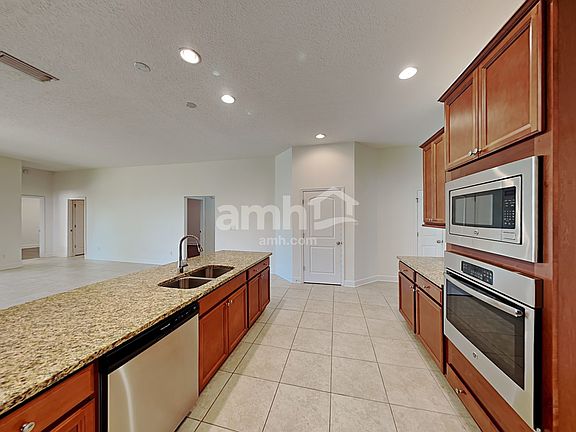 4th image of 132 Baltic Ave