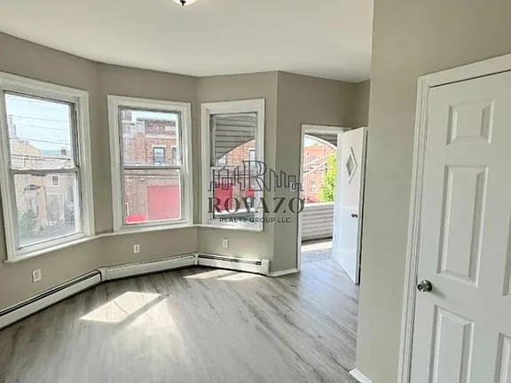 666 Grove St #2R — photo 2 of 5