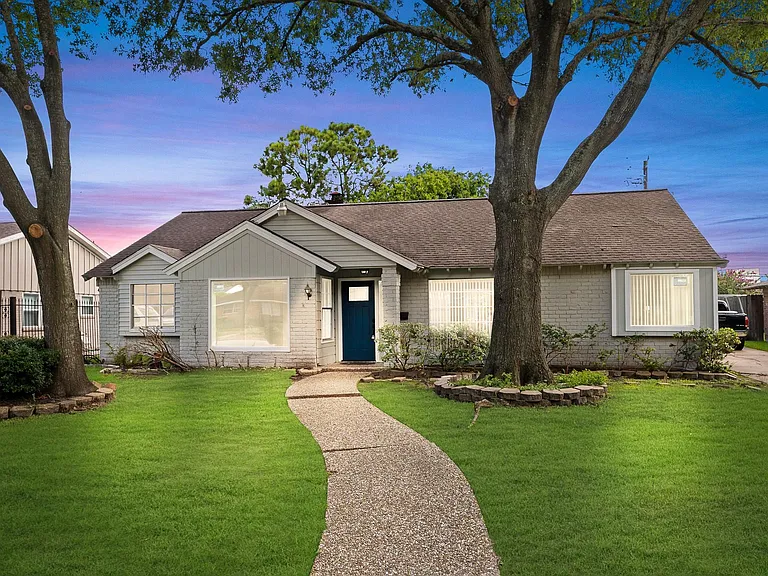 10623 Wickersham Ln — Photo 3