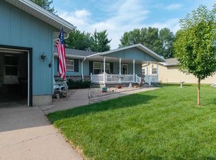 2123 Indian Acres Dr, Hastings, NE 68901