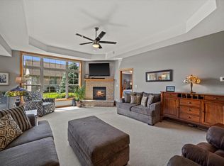 318 Eagles Cove Cir, North Prairie, WI 53153