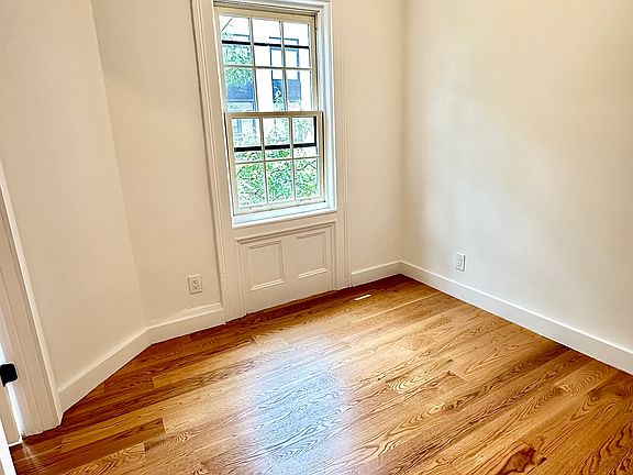 5th image of 139 N 6th St Floor 2
