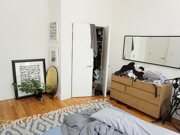 4th image of 172 Meserole St APT 2B