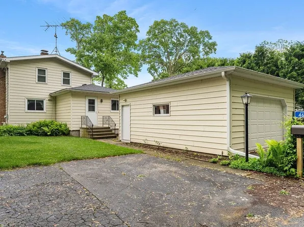 4656 S Sandy Beach Ln, Oshkosh, WI 54902