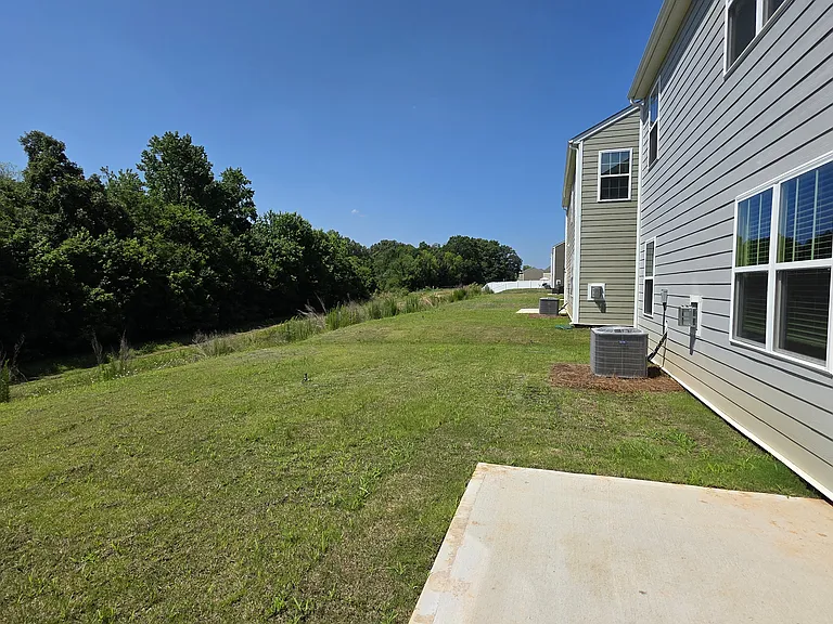 1600 Secrest Commons Dr — Photo 26