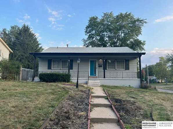 8733 Wilbur St, La Vista, NE 68128