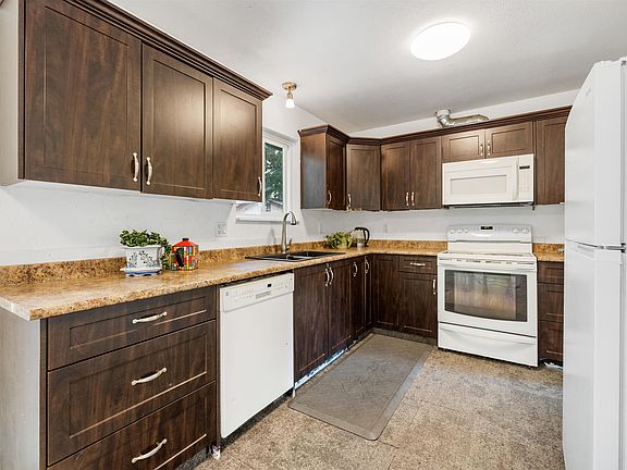 5th image of 35117 Skeena Ave