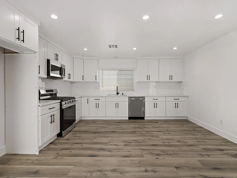 2729 Frankel St #1/2 — Photo 20