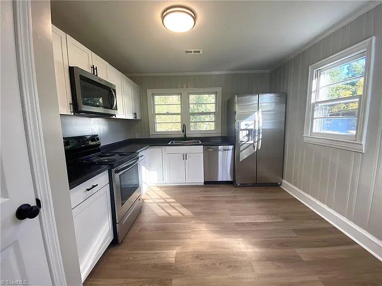 291 Green Acres Myers St — Photo 5