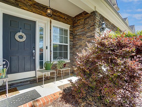 4th image of 4706 Chantress Ln