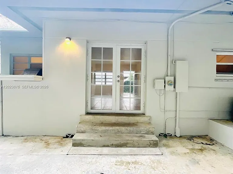 1020 SW 36th Ct — Photo 30
