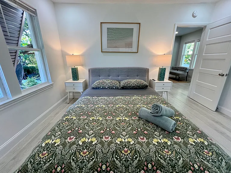 6030 N Bayshore Dr #3 — Photo 8