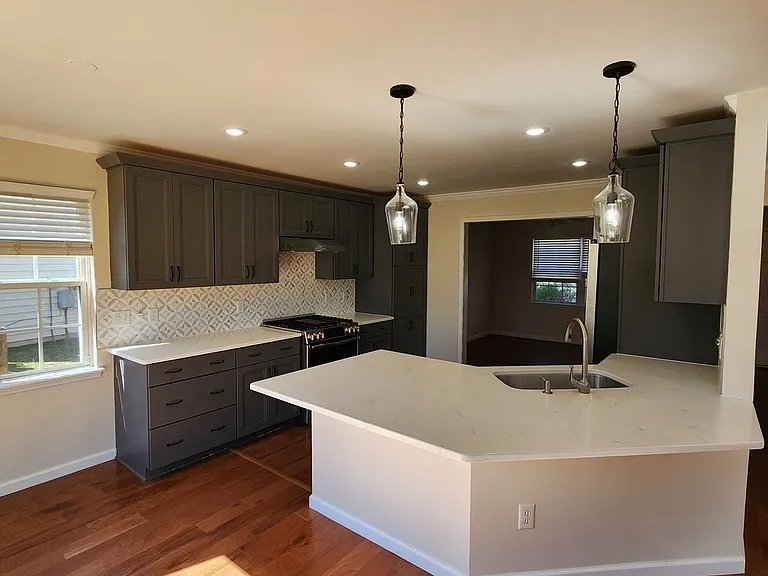 2826 Bombay Dr — Photo 2