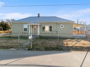 6802 Binswanger St, Saint Joseph, MO 64504