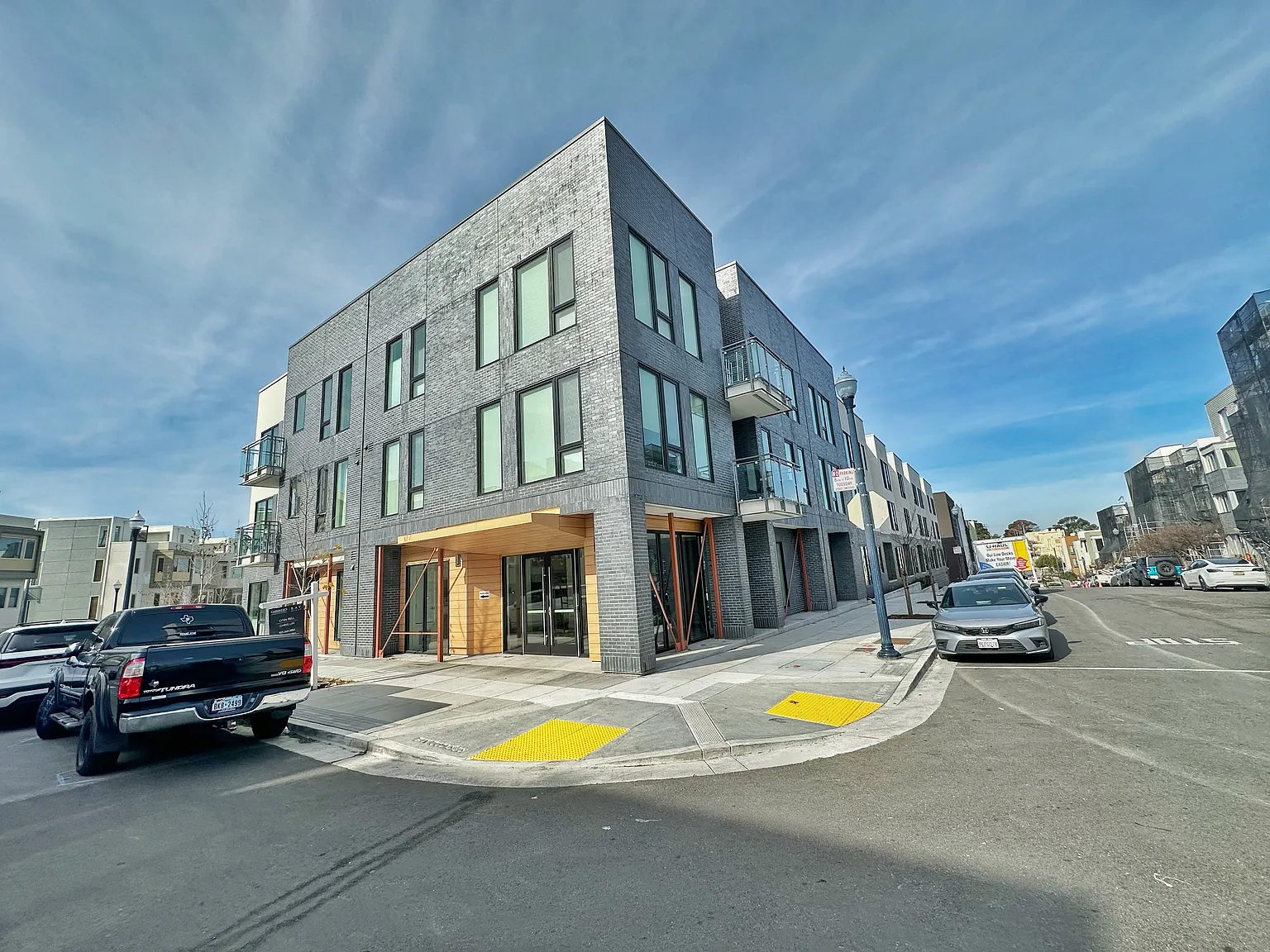 1 bed, 741 sqft, $3,600 — Photo 2