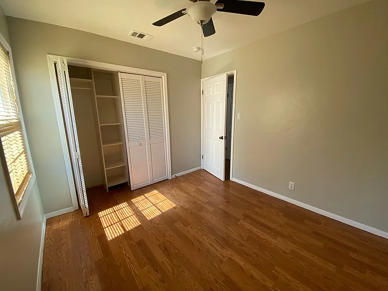 8725 Washington Ave — Photo 10