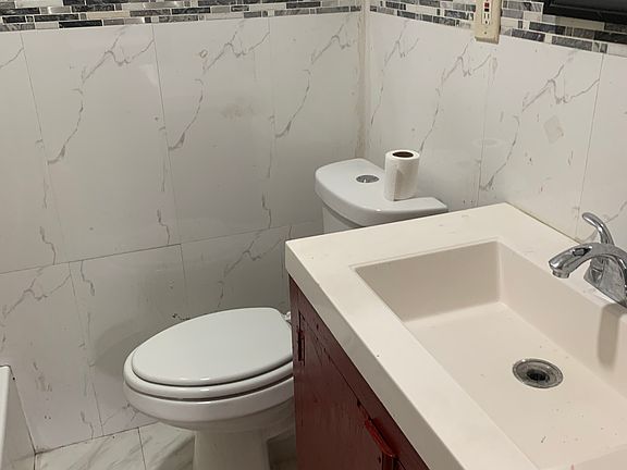 4th image of 626 Pine St #1