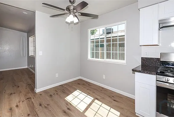 526 Stratford Ct — Photo 6