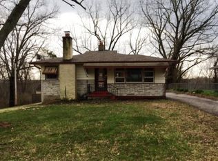 210 Woodcrest Dr, Belleville, IL 62223