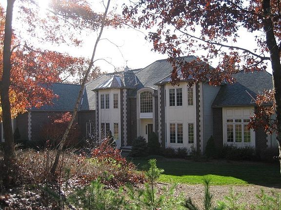 4th image of 8 Alice Bradley Ln