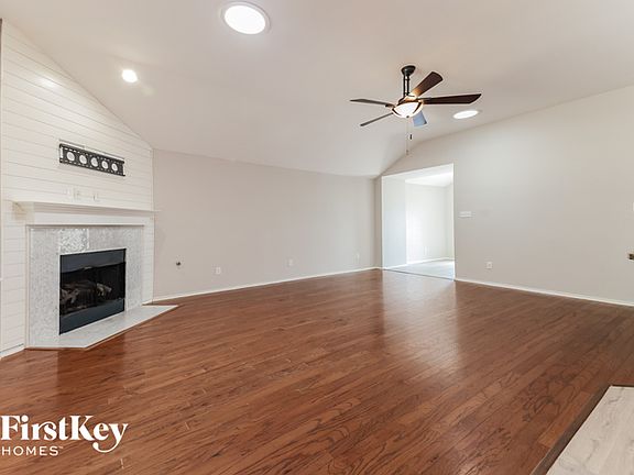 4th image of 2825 Laurel Oak Dr