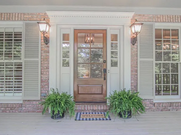 40 Greenbriar Dr, Columbus, MS 39705