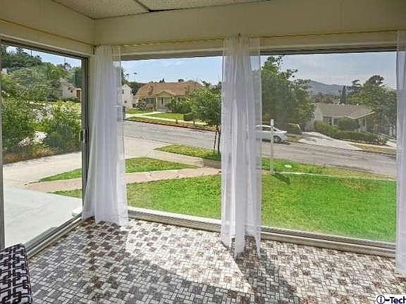 5th image of 1276 Oakridge Dr