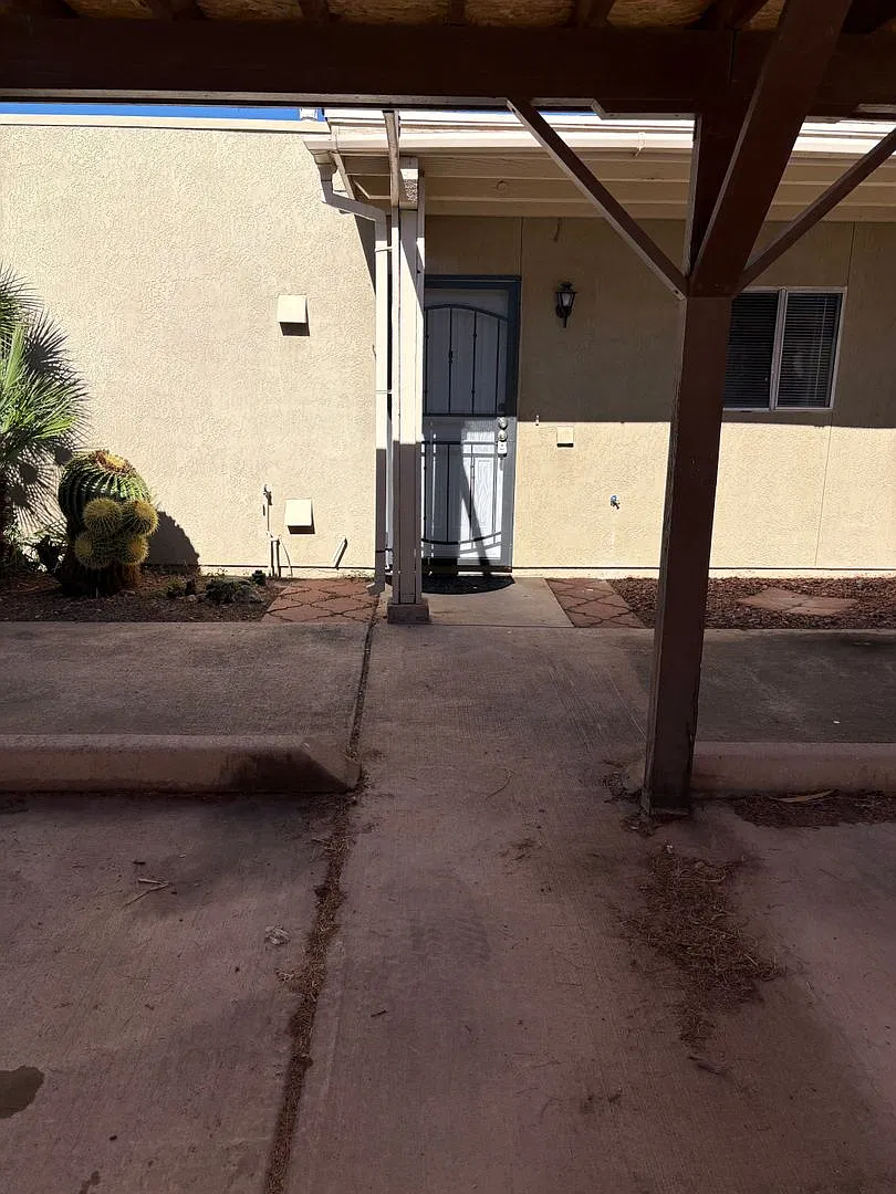 Three bedroom Condo — Photo 1