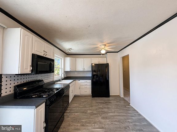 5th image of 403 University Dr