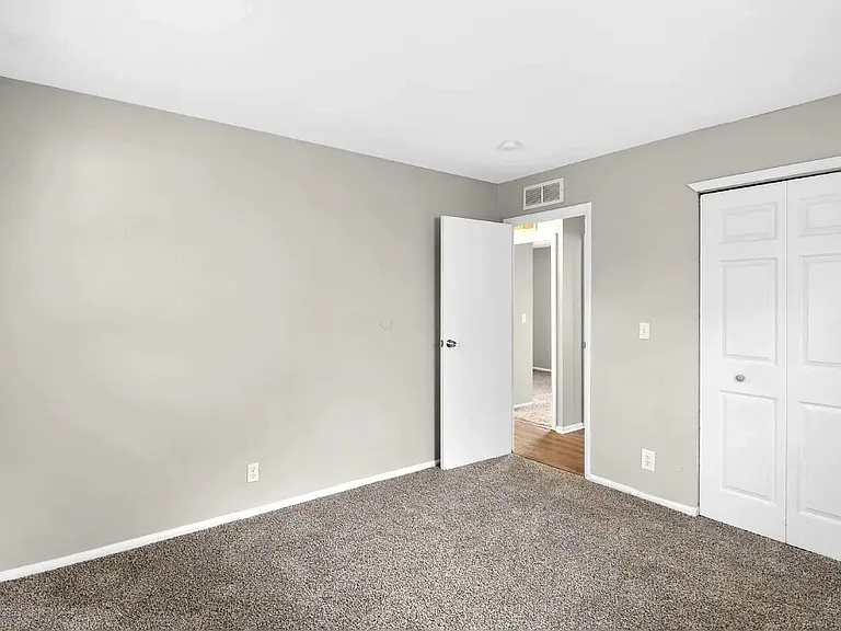 3641 N Richardt Ave — Photo 8