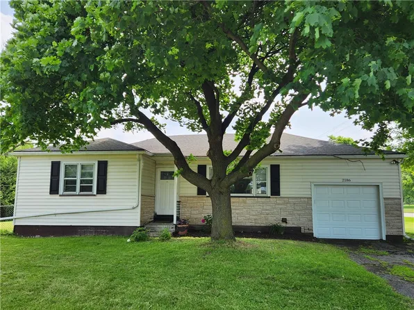 2186 Hylan Dr, Rochester, NY 14623