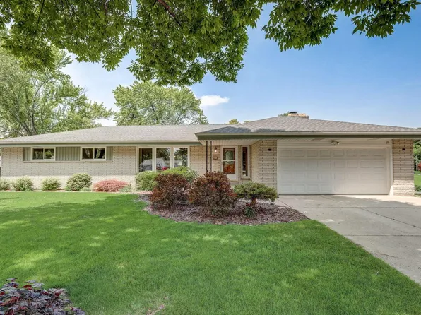 4975 South Courtland PARKWAY, New Berlin, WI 53151