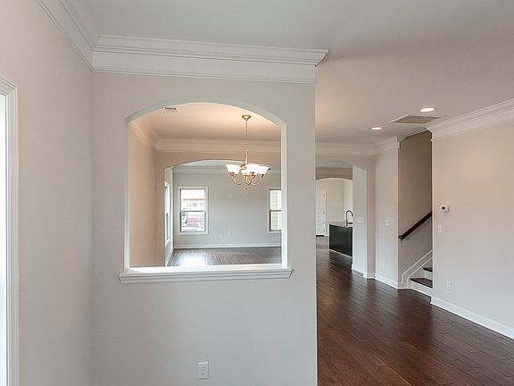 5th image of 226 Walden Village Ln
