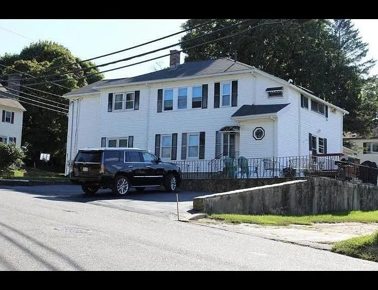 223 Norfolk St #2 — Photo 11