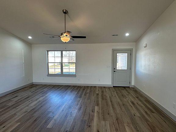 4th image of 154 Mesa Dr