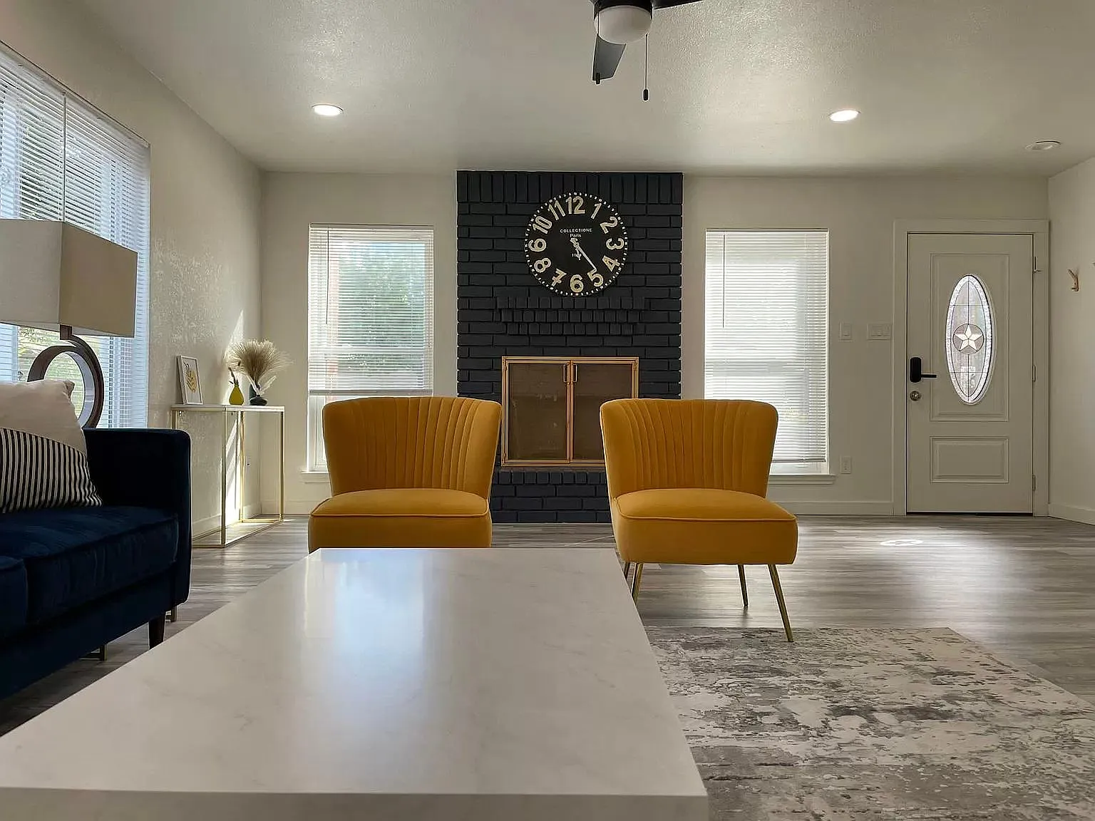 4 bed, 2.5 bath, 2350 sqft, $3,200 — Photo 4