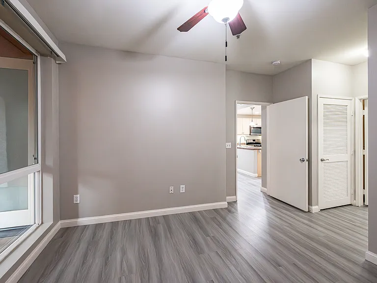 Metro 102 Apartments — Photo 18