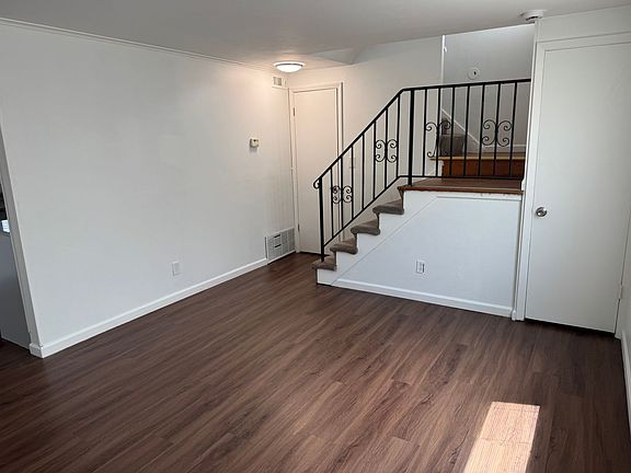 2nd image of 5090-5092 Beacon Hill Ct