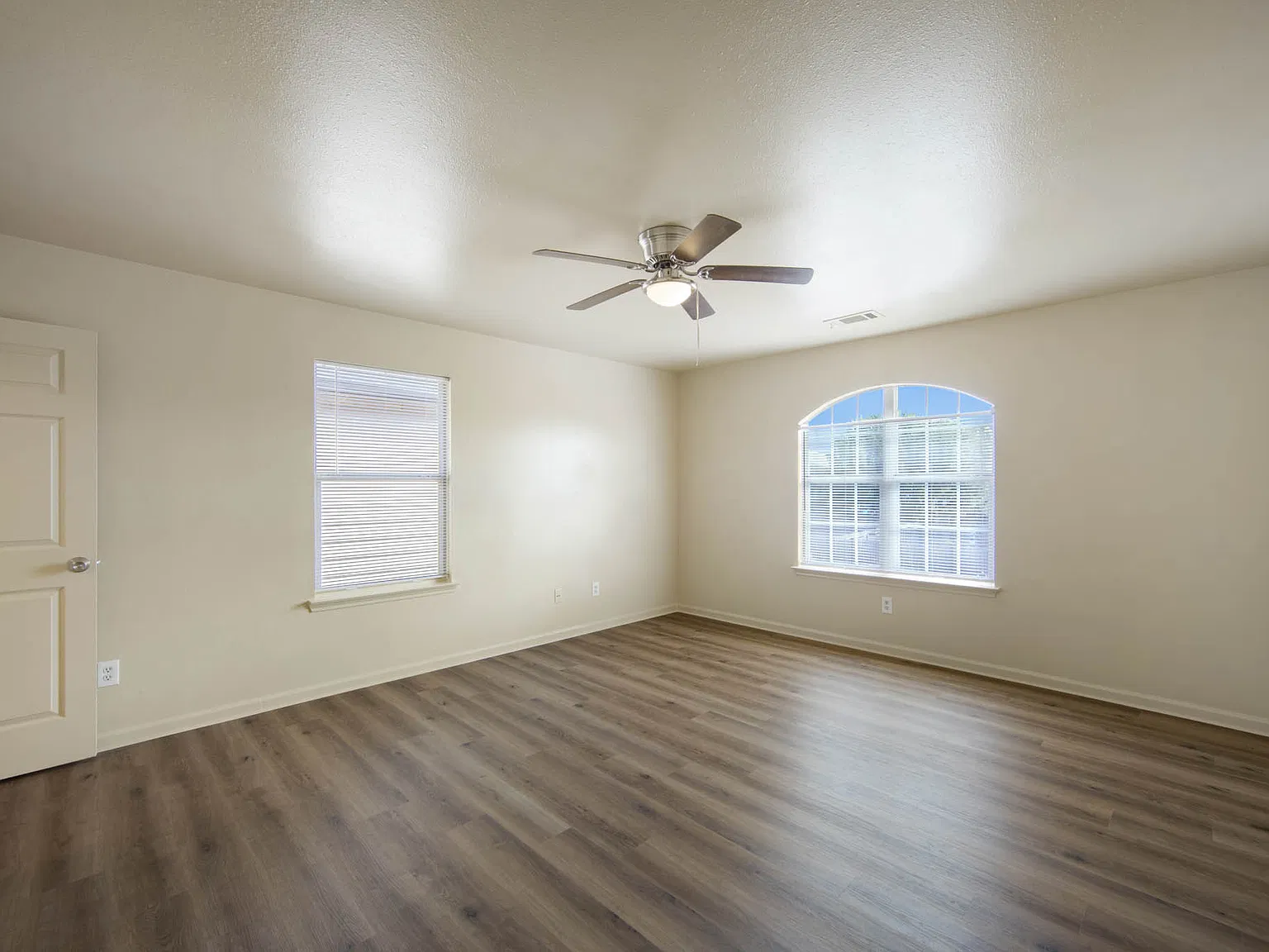 6435 Waldron Dr — Photo 4