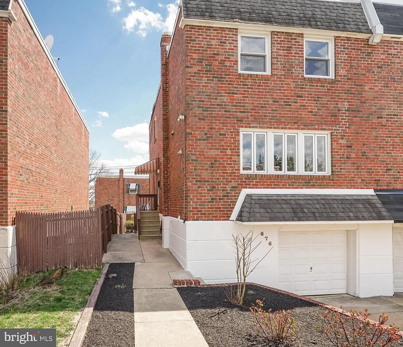 676 Renz St photo 1